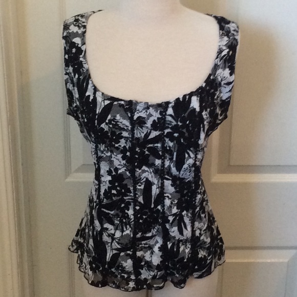 E.K. Designs Floral top - Picture 1 of 4